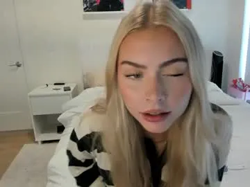 ariah_is_blonde Image 16