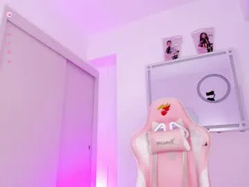 mia_yourmommy Image 3