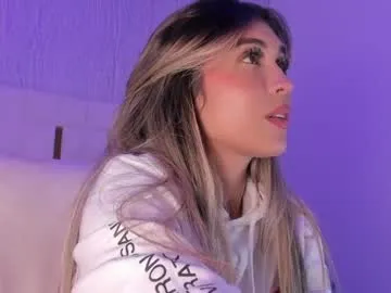 missjuliaa_ Image 4
