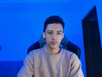 santi_twink19's Thumb Image