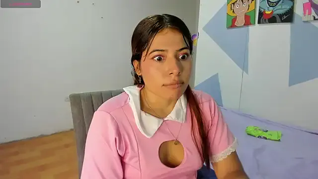 Carolina-petite Image 15