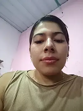 Carolina-petite Image 18