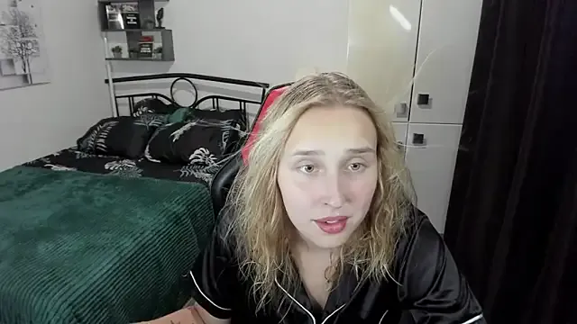 CrazyBitchInLace Image 2