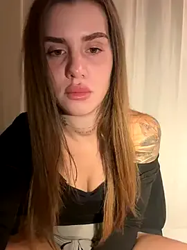 EmiliaCatalina Image 11