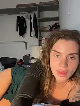 EmiliaCatalina Image 4