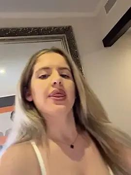 Holly-Glamour Image 12