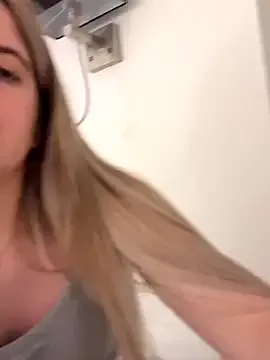 Holly-Glamour Image 8