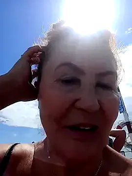 Hottie-Mom Image 2