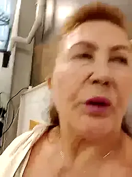Hottie-Mom Image 3