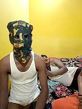 Karisma-sexy-couple Image 17
