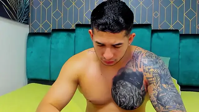 king_falconer Image 14