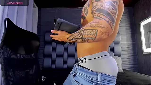 king_falconer Image 2