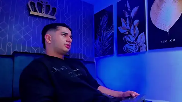 king_falconer Image 8