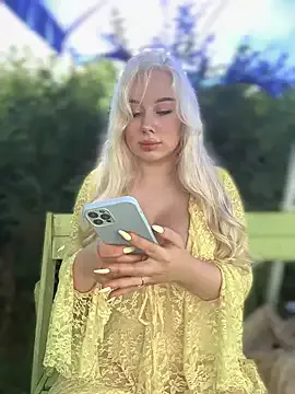 LaraHollywood Image 4