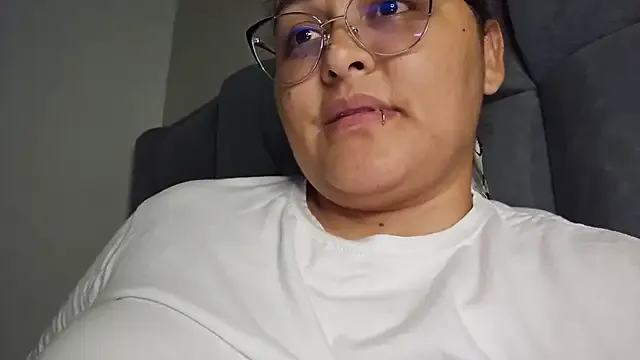 Laura77_ Profile Image