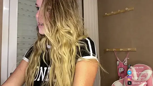 lucie_mehott Image 17
