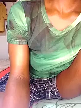 NicRaisaa Image 5