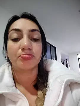 Ninabigtitied Image 2