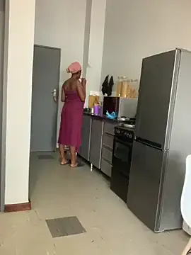 Queen-Boobylicious Image 18