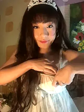 SassyLaurier Image 2