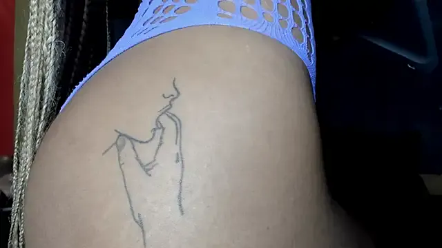 YayaHilton Image 18
